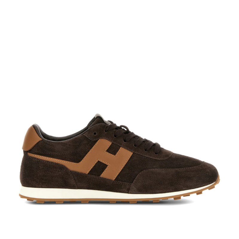 Athletic sneaker