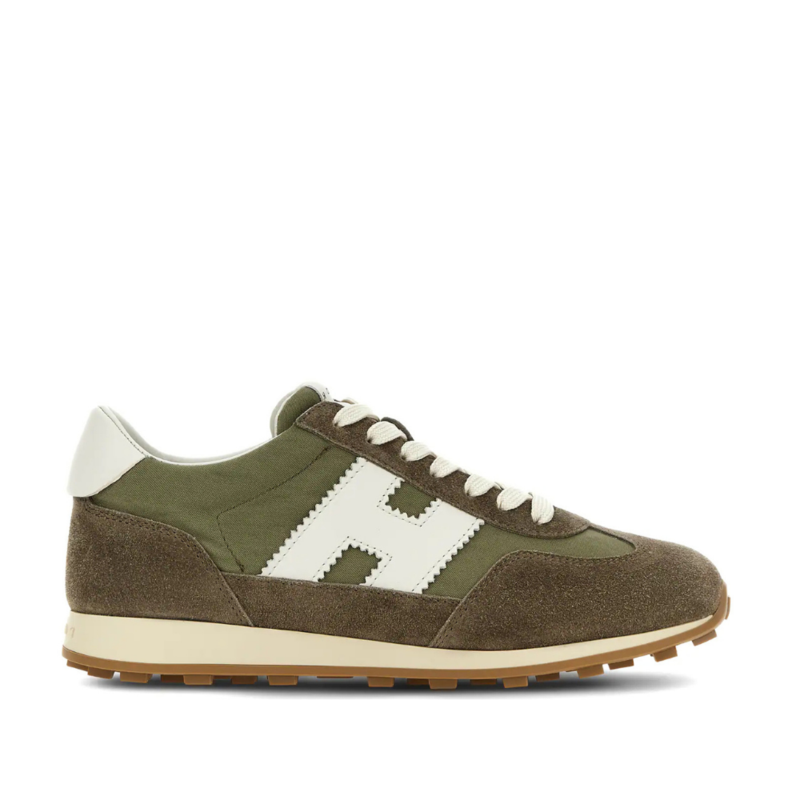Athletic sneaker