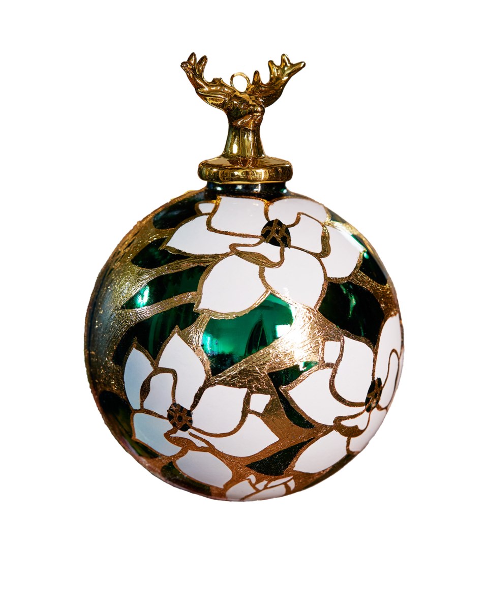 Royal stag julkula vit/guld/grön 10 cm, vit/guld/grön från Newport Christmas
