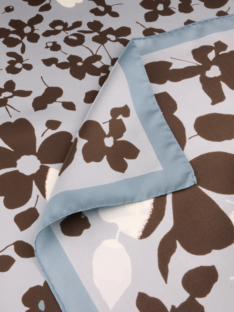 Sidenscarf blommig blå/grå 7