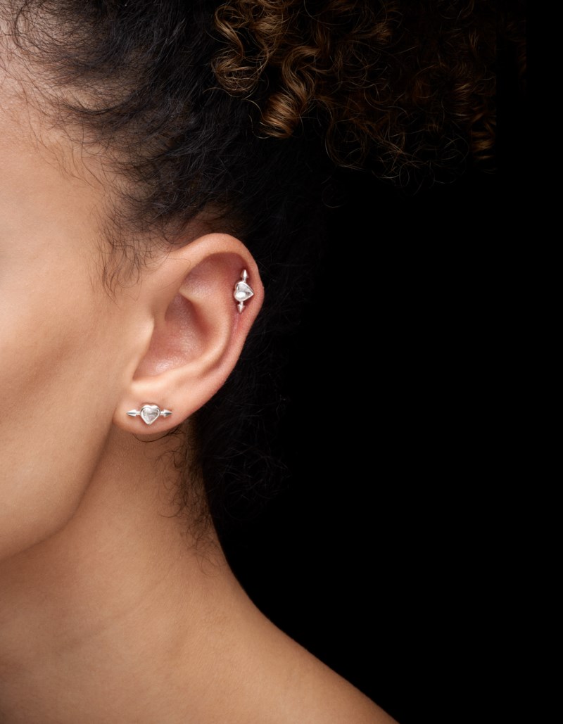 Maria Nilsdotter Pierced heart ear stud örhängen dam – bild 2