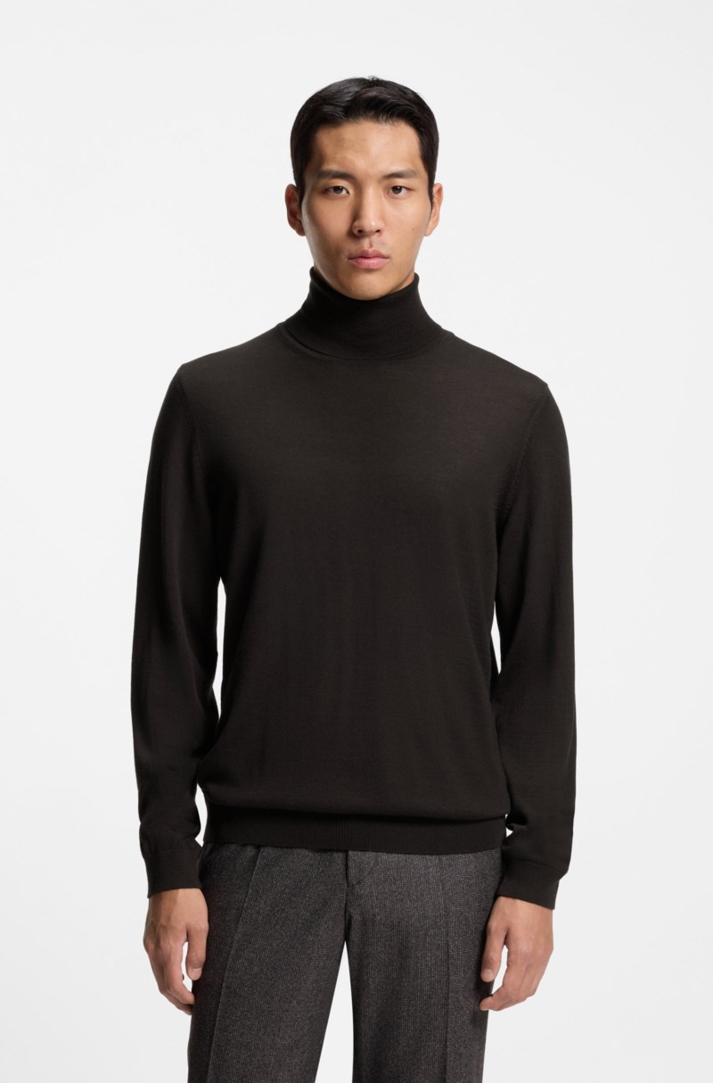 Stickad tröja rollneck dark brown 4