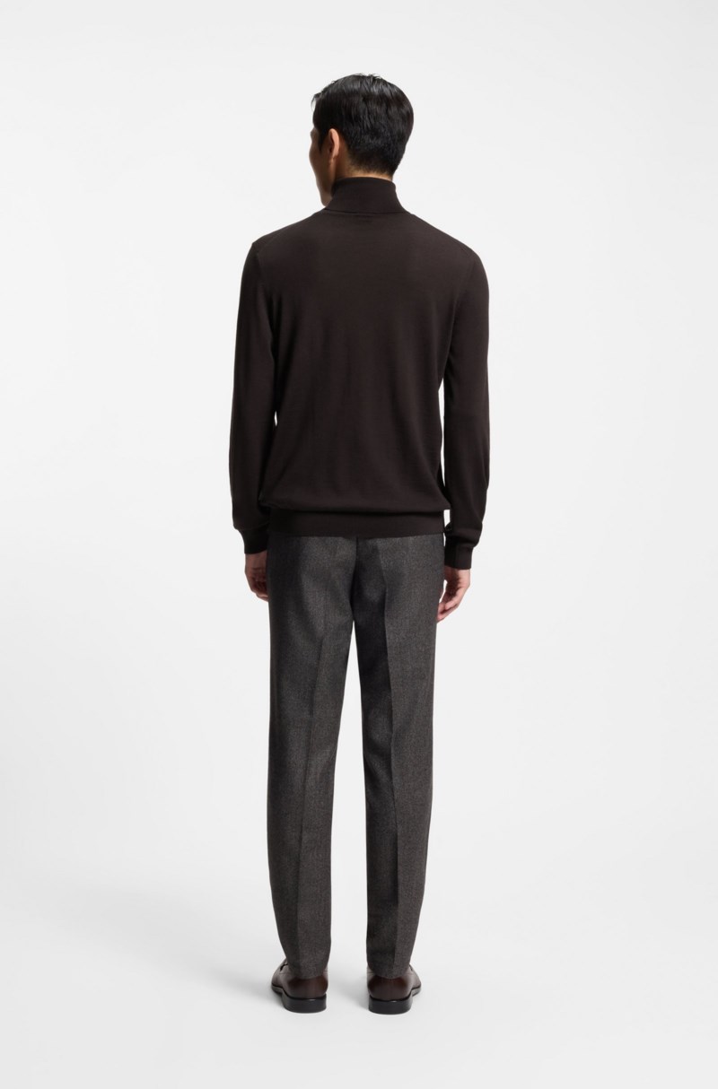 Stickad tröja rollneck dark brown 5
