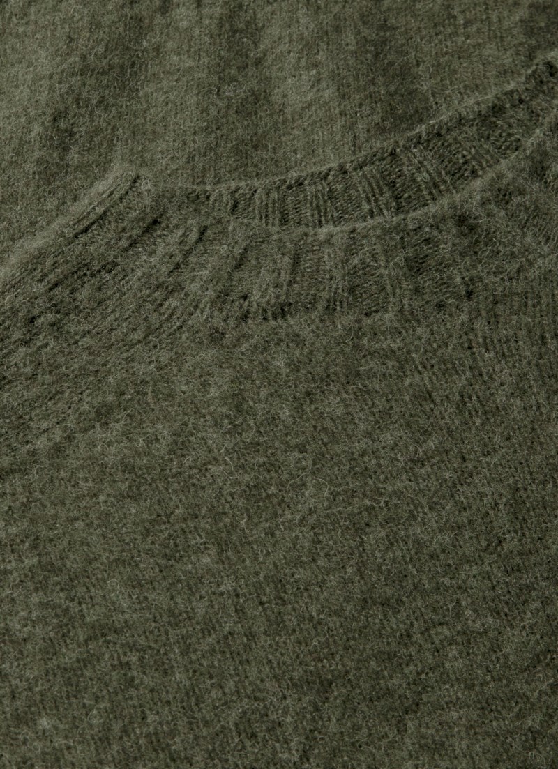 Stickad tröja brushed shetland sea moss 2