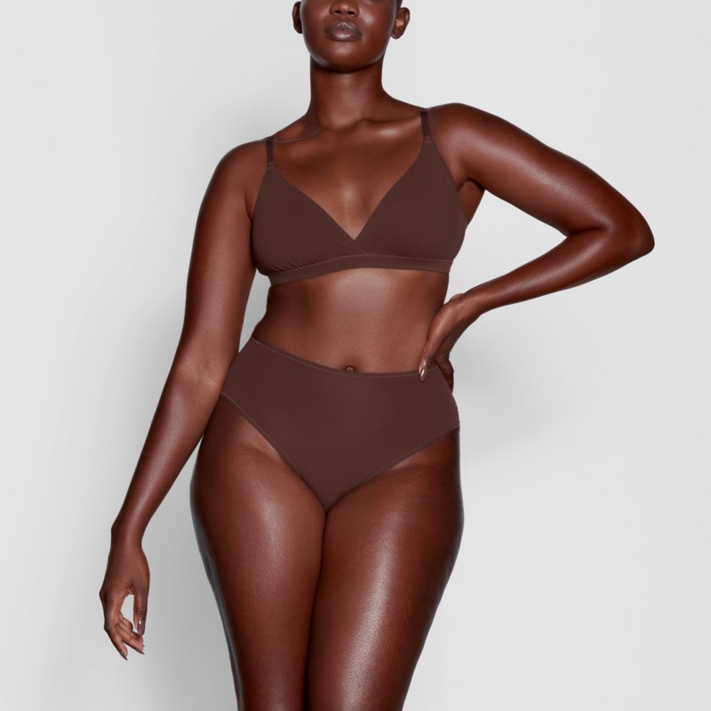 Fits everybody crossover bralette sand 2