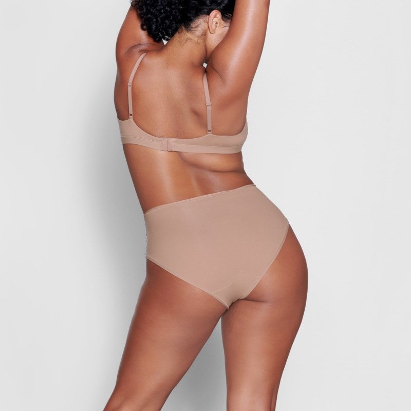 Fits everybody crossover bralette sand 10
