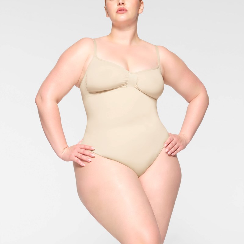 Bodysuit seamless sculpt thong sand 2