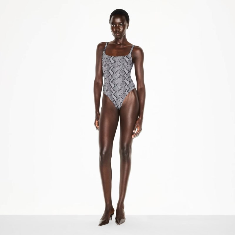 Body fits everybody square neck 2