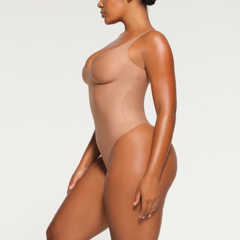SKIMS Bodysuit unlined plunge bodies & set dam – bild 3
