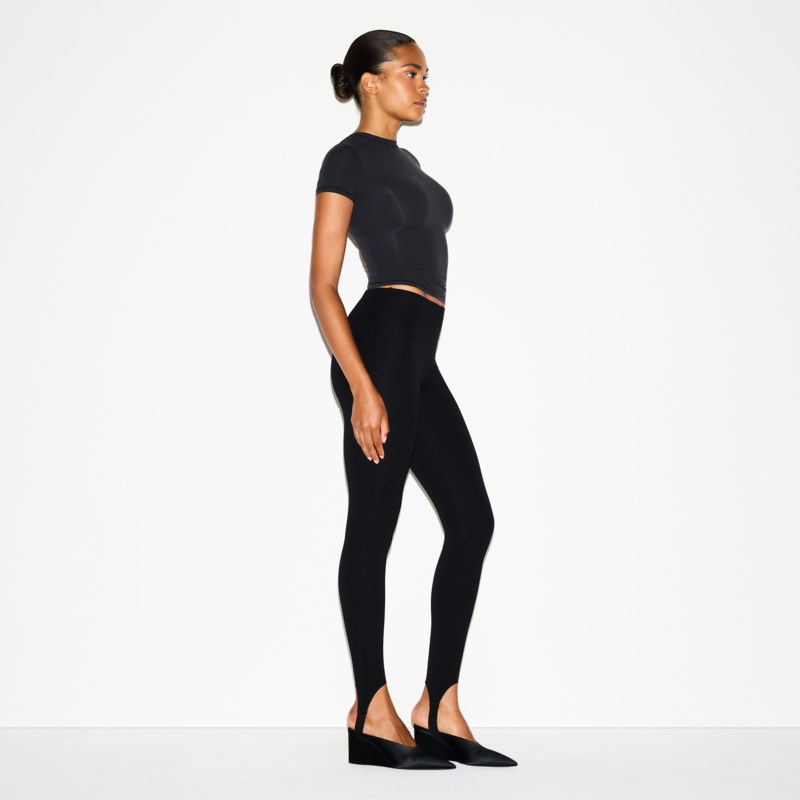The essential collection high-waisted stirrup legging 3
