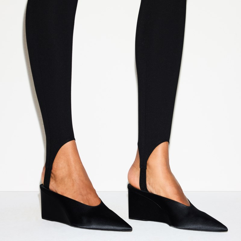 The essential collection high-waisted stirrup legging 5
