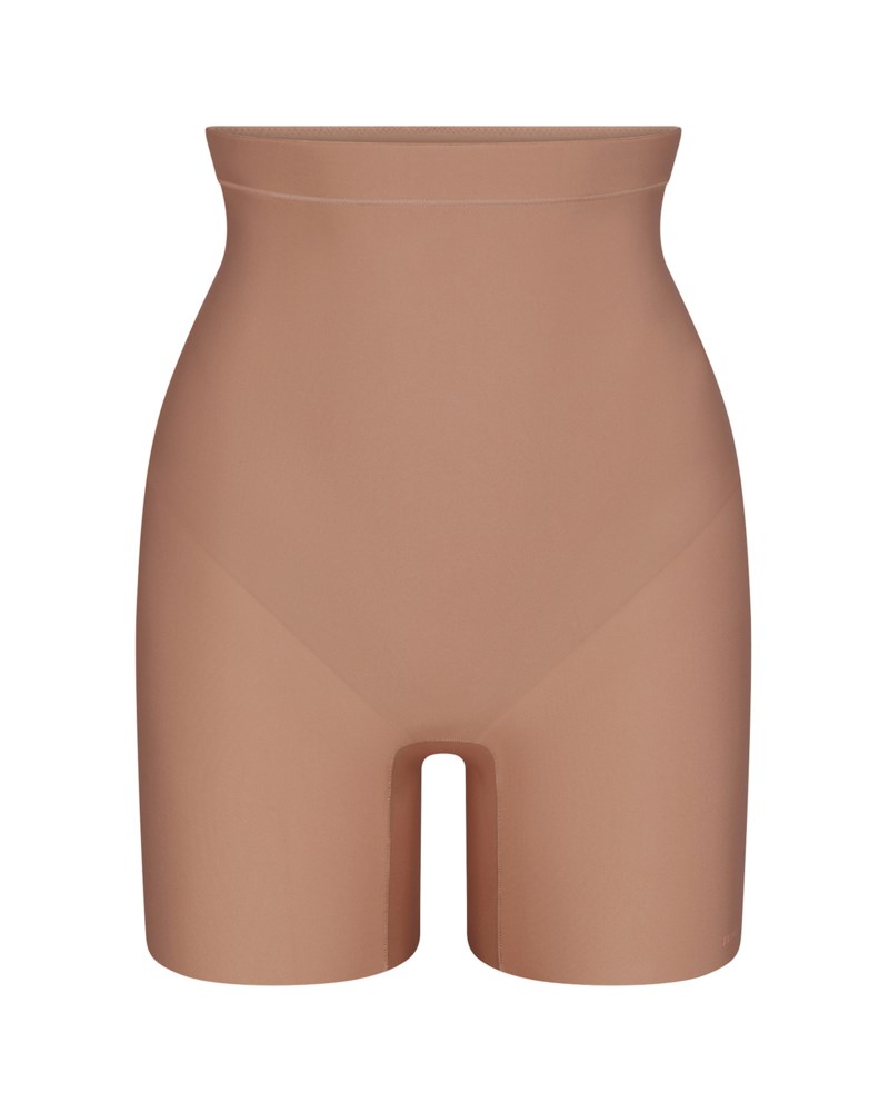 Body core sculpt mid rise short onyx 1