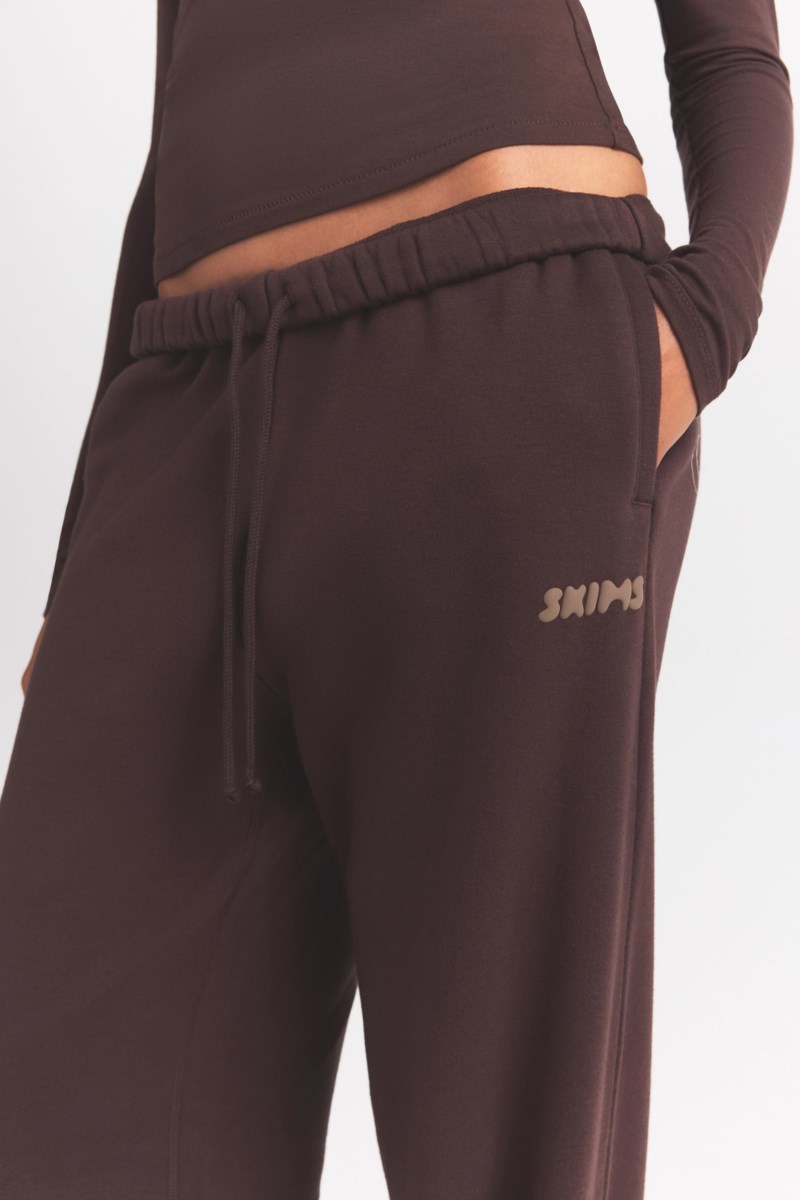 SKIMS Byxa cotton fleece straight leg pant with embossed logo dam – bild 5