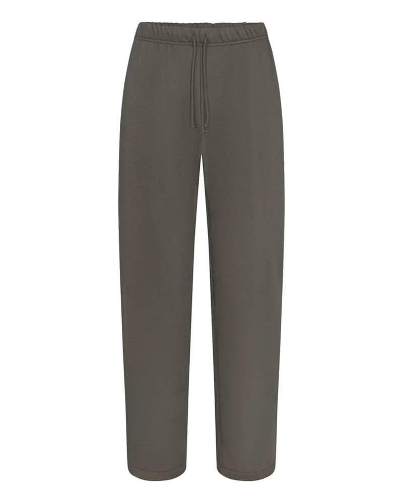Classic straight leg pant