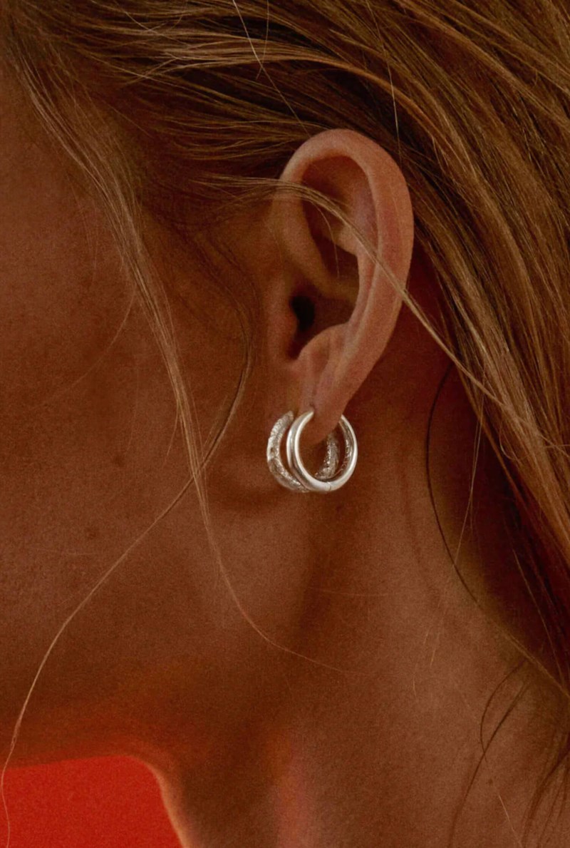 Örhänge polished mid hoop silver 2