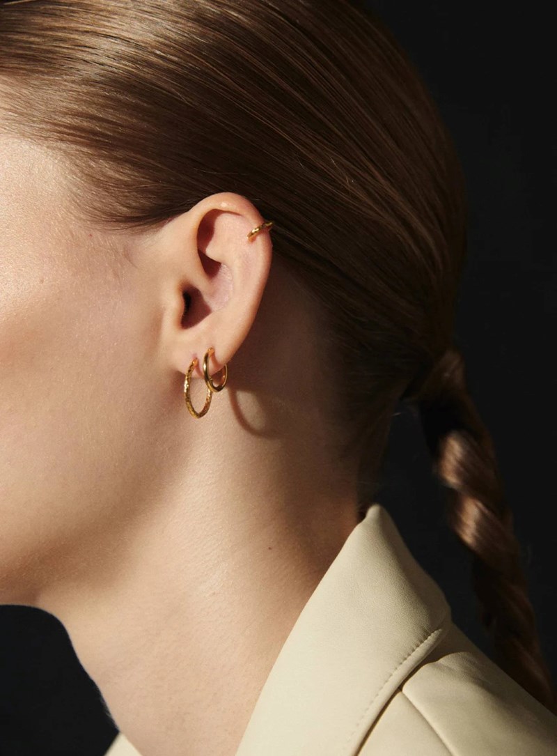 Örhänge whire hoop structured förgyllt silver 2