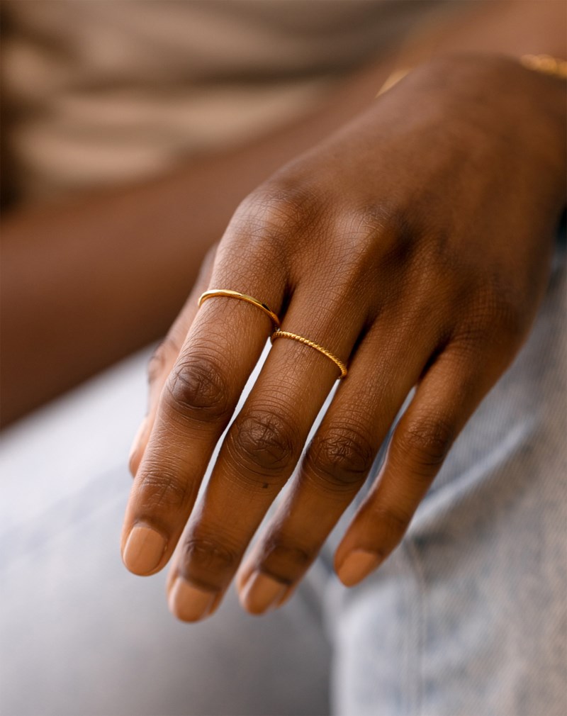 Ring tiny twisted 2