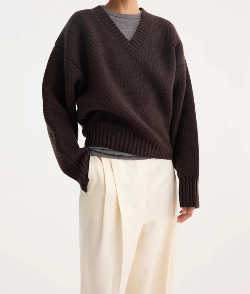 Tröja sculptural compact v-neck 2