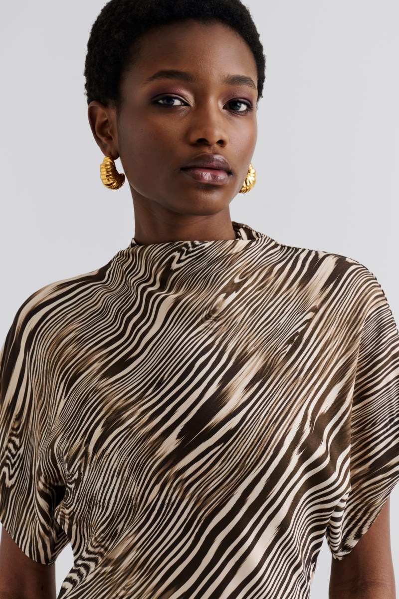 Klänning alivia short sleeve satin maxi 4