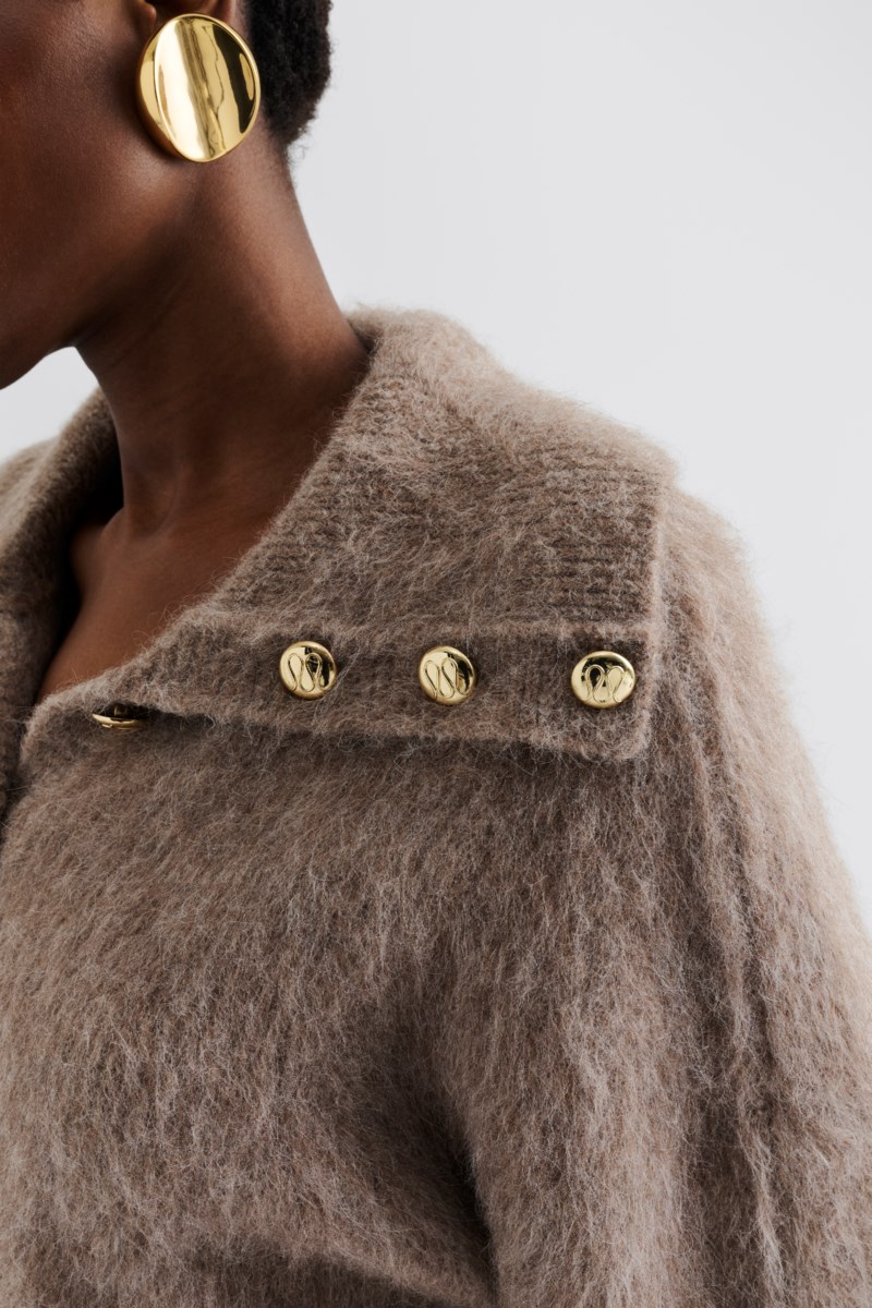 Tröja yselle button detailed alpaca blend taupe 4