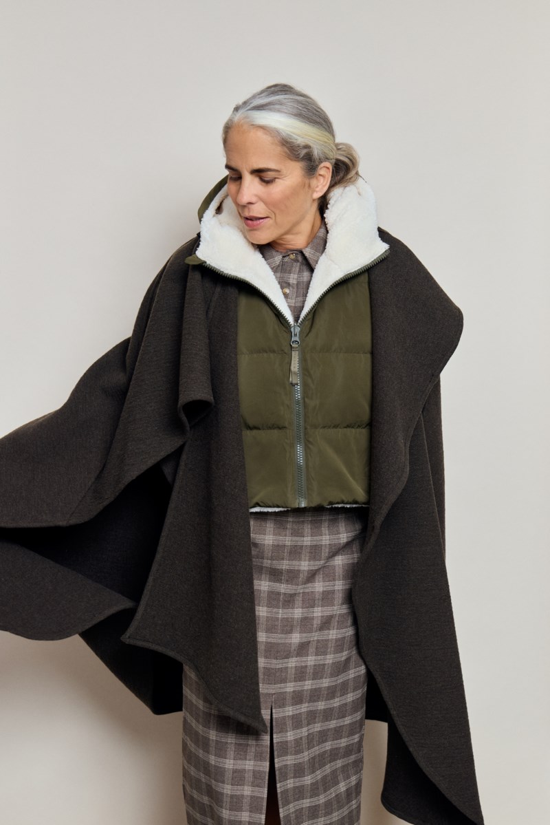 Fudoon Pull-on hood kaki & ecru fake shearling capes och ponchos dam – bild 3