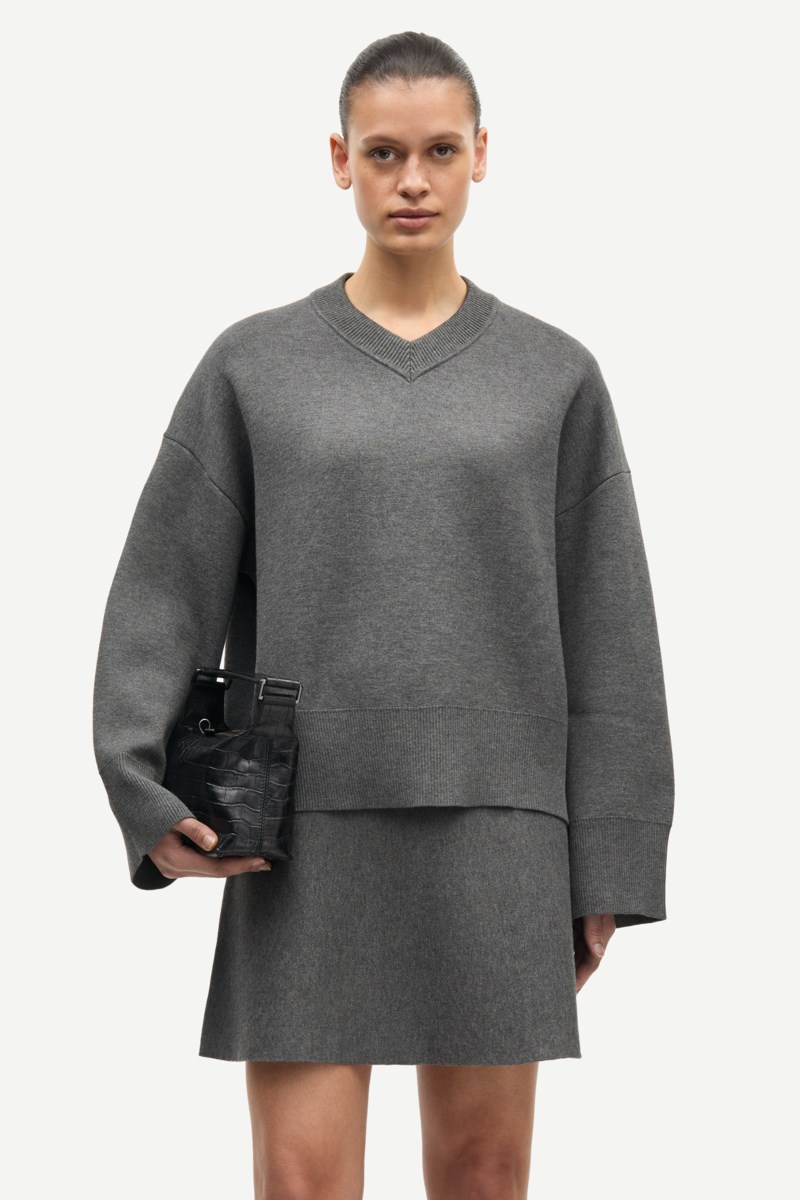 Tröja saluta v neck dark grey 2