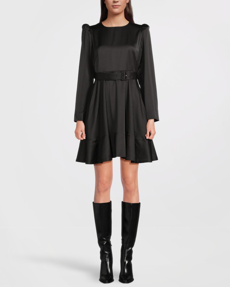 Klänning tailored satin belt svart 2