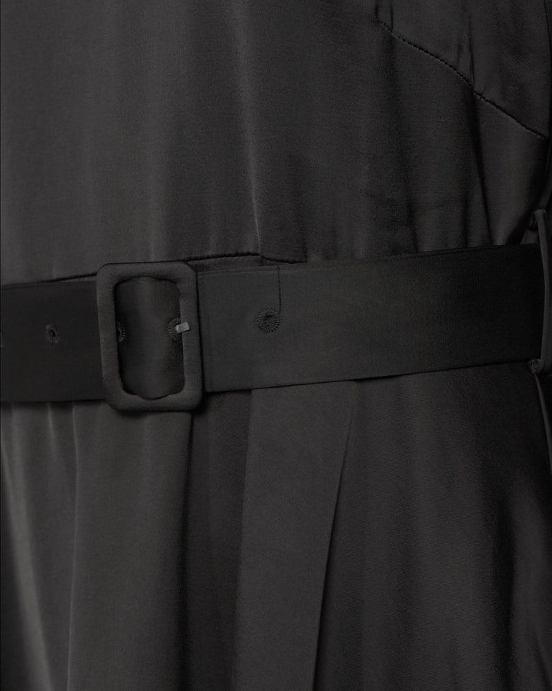Klänning tailored satin belt svart 5