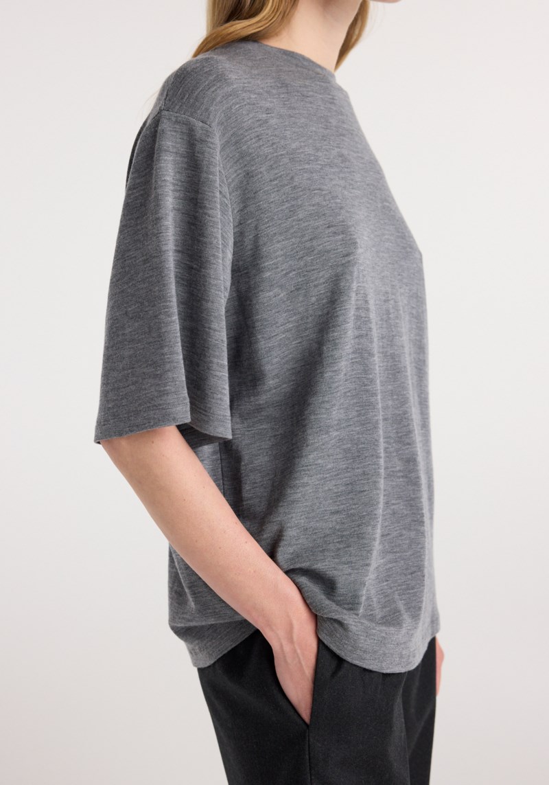 Róhe T-shirt oversized merino dam – bild 3