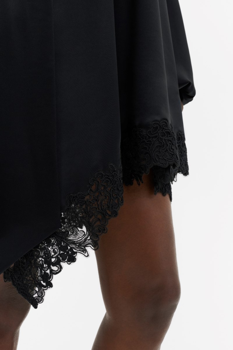 Klänning norea lace hem satin mini 4