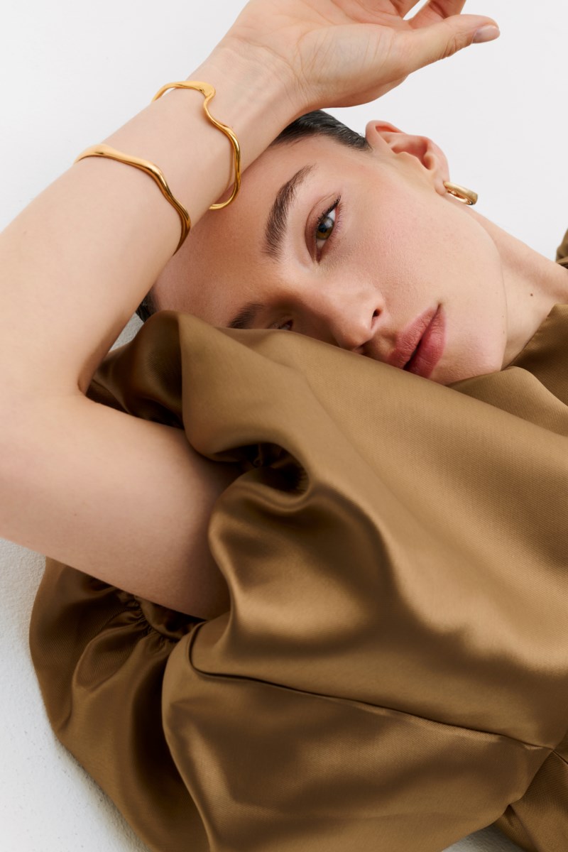 MALINA Blus cleo puff sleeve satin dam – bild 5