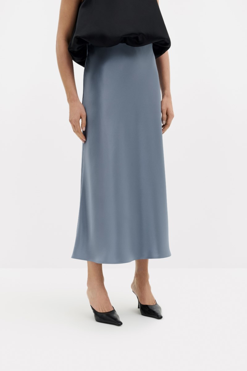 MALINA Kjol aubree satin midi dam – bild 2