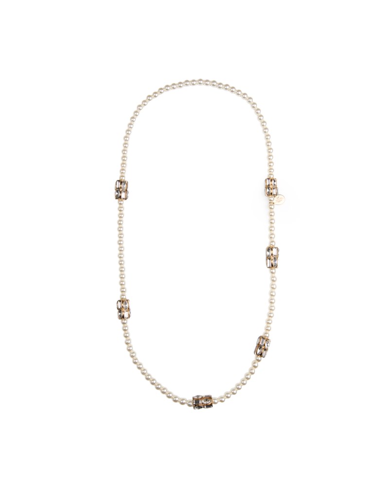 Halsband esordio 2