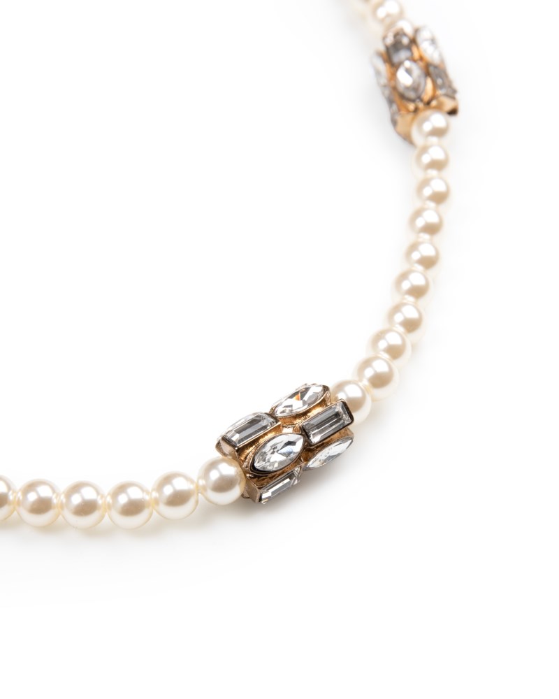 Halsband esordio 4