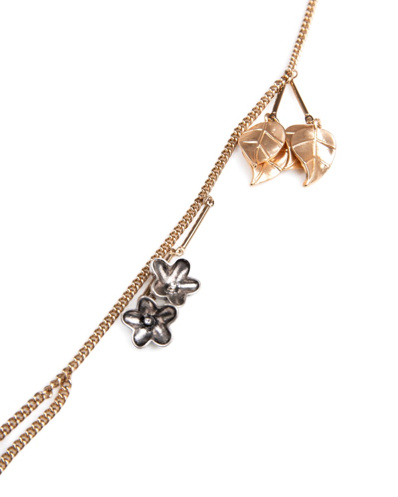 Halsband esordio 6
