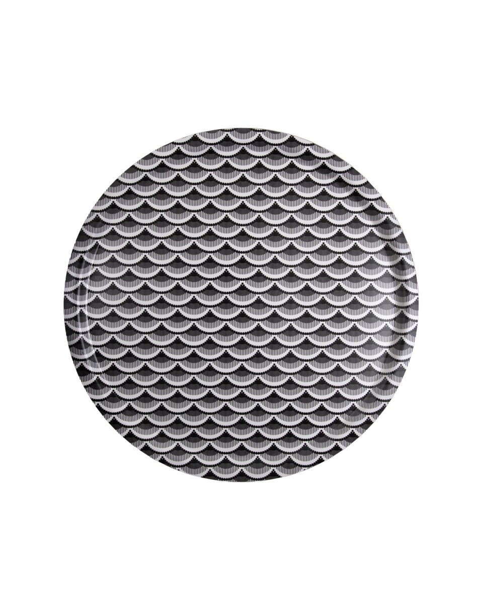 Bricka rund l, black waves från NK Collection
