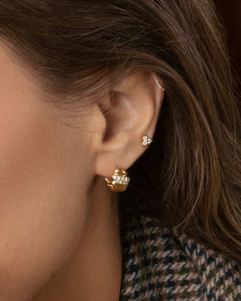 Mockberg Noela gold small hoops örhängen dam – bild 2