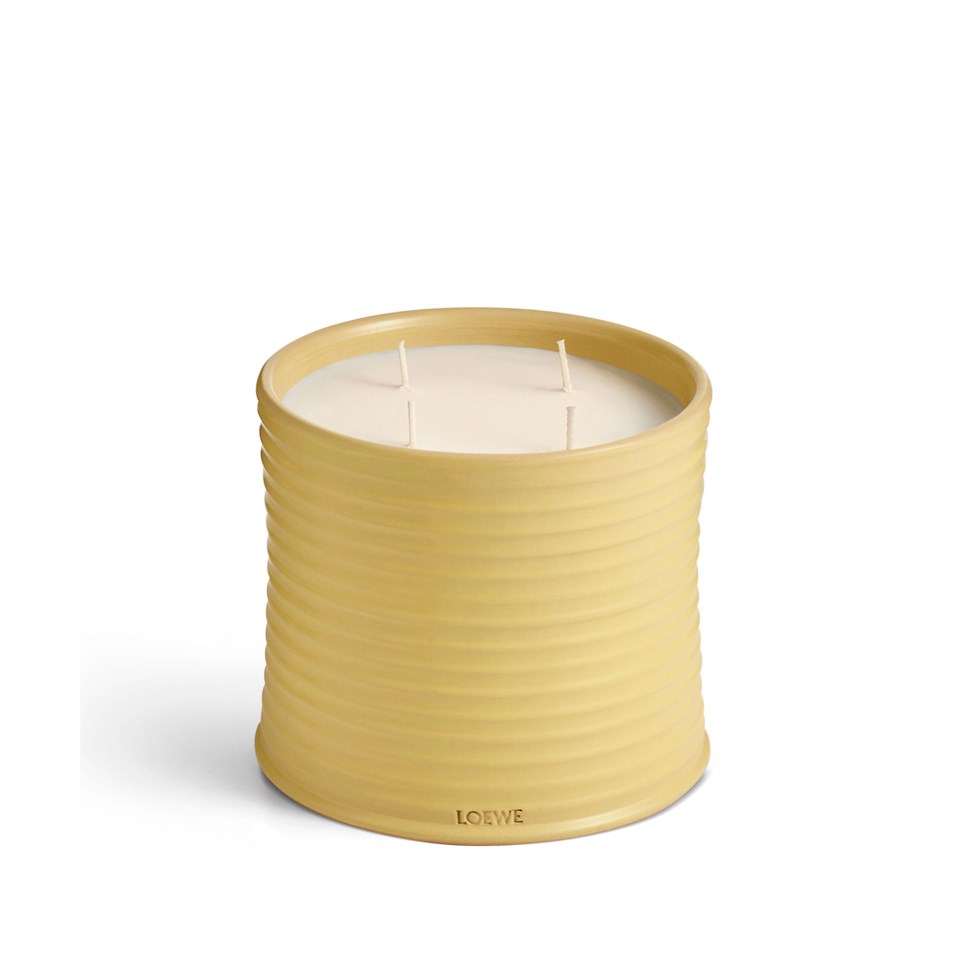 Honeysuckle candle yellow large, yellow från Loewe Perfumes