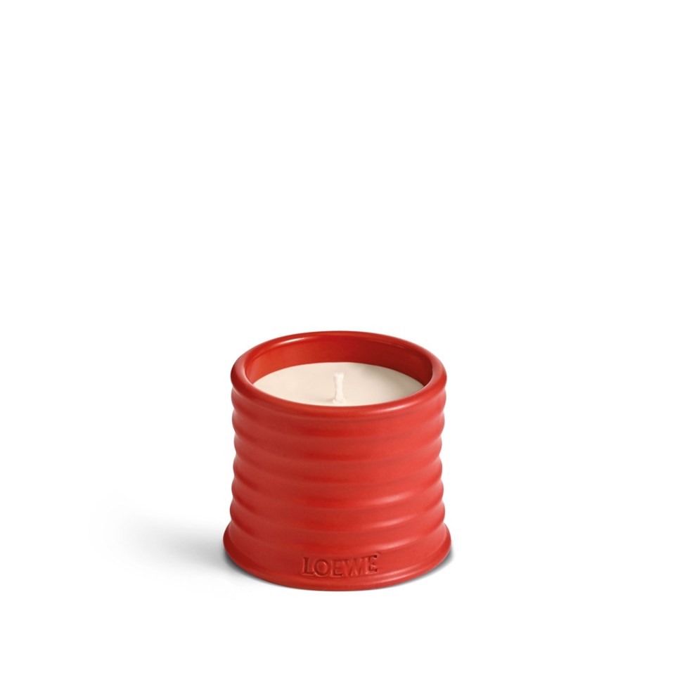 Tomato candle red small, red från Loewe Perfumes