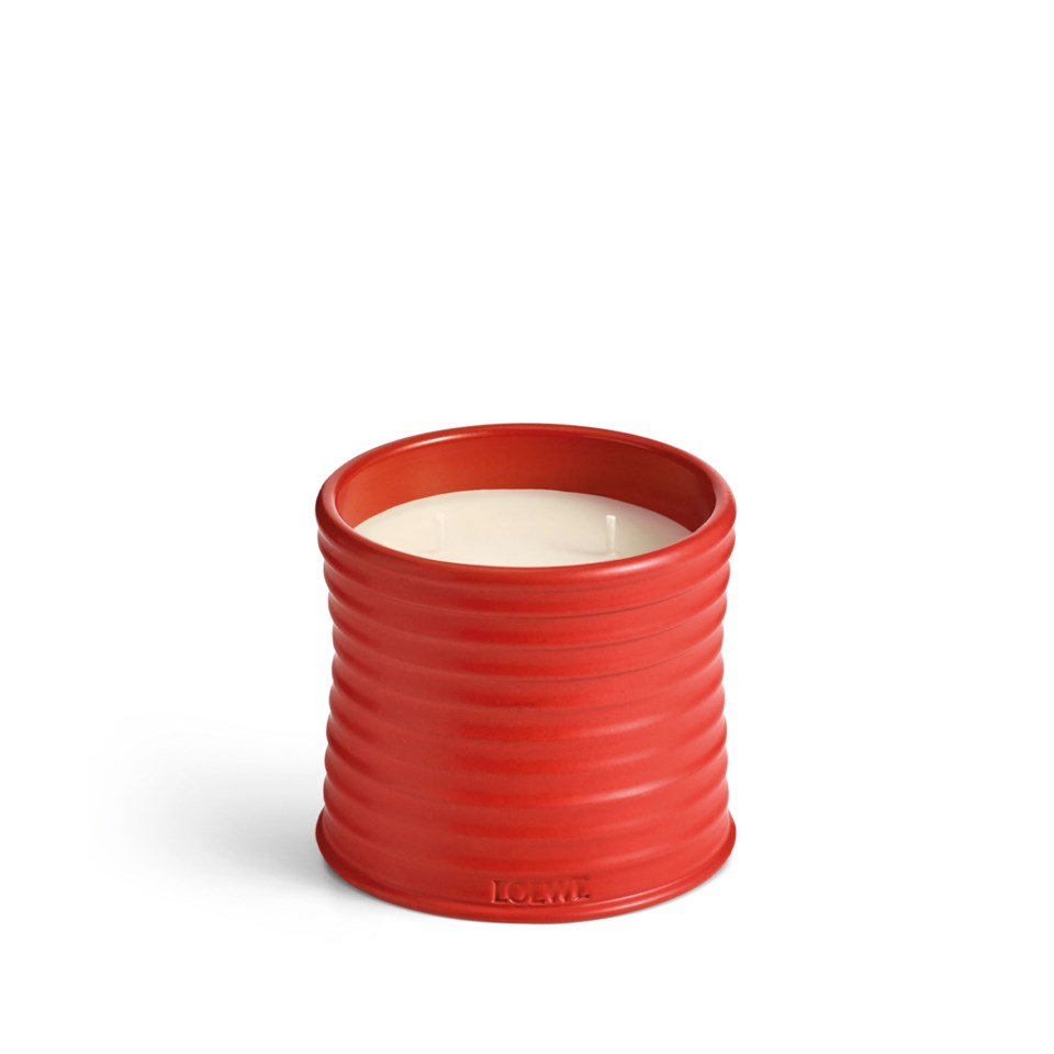 Tomato candle red medium, red från Loewe Perfumes