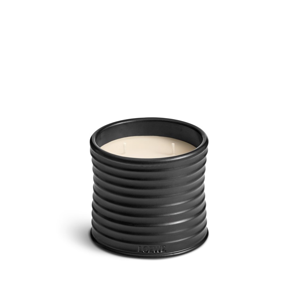 Palo santo candle black medium, black från Loewe Perfumes