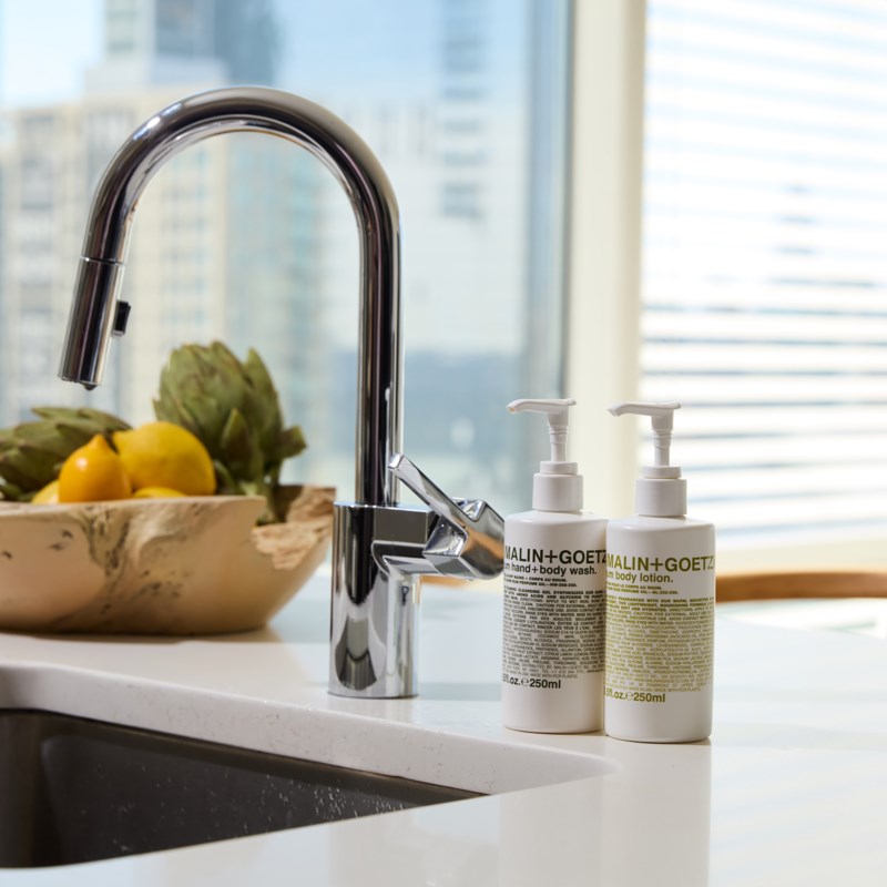 Malin+Goetz Rum hand body wash kroppsvård herr – bild 2