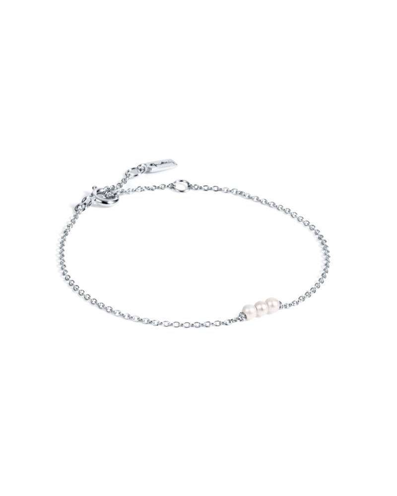 My little pearl bracelet