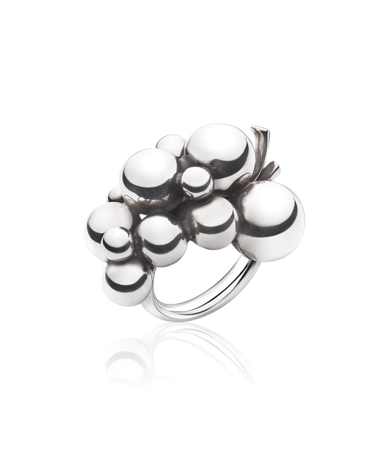 Moonlight grapes ring large